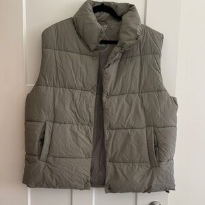 Cotton On Body women’s green Puffer Vest